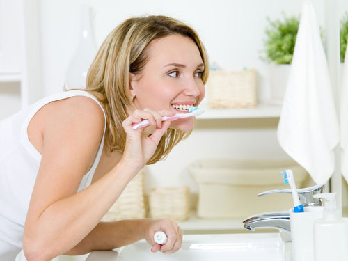 Vệ sinh răng miệng đúng cách sau khi tẩy trắng răng