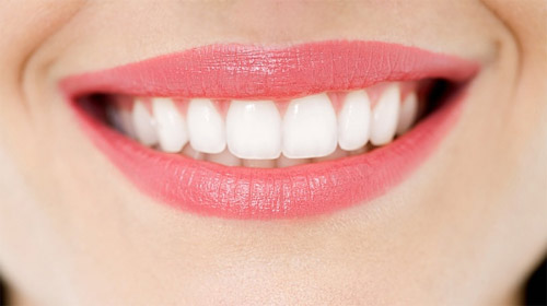 Tẩy trắng răng giúp nụ cười trắng sáng