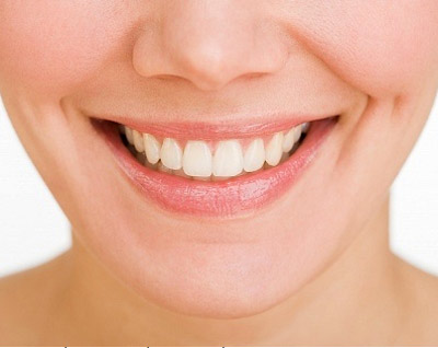 Tẩy trắng răng hoặc chọn cách bọc răng sứ thẩm mỹ