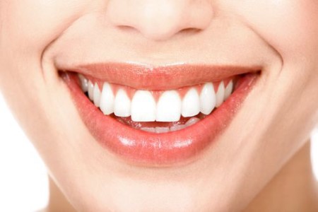 Trồng răng giả cố định có ưu điểm gì ?