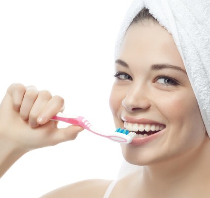 Bạn cũng nên định kỳ kiểm tra sức khỏe răng miệng 6 tháng/ 1 lần