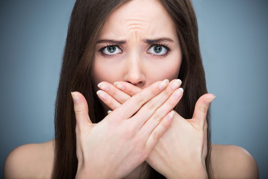 Răng khôn gây hôi miệng khiến bạn ngại ngùng?