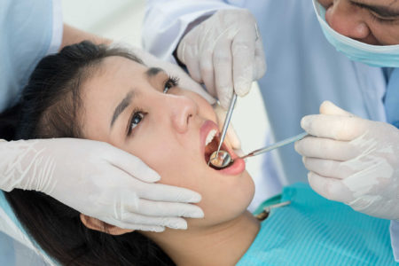 Dấu hiệu và triệu chứng mọc răng khôn ở người lớn
