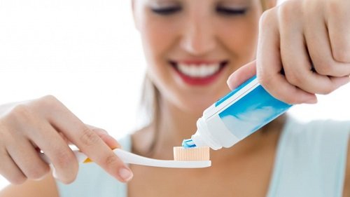 Tẩy trắng răng xong có được đánh răng không? Cần lời giải đáp 1