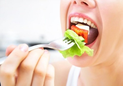 Làm răng sứ phải kiêng gì? Cách chăm sóc và thực đơn ăn uống-3
