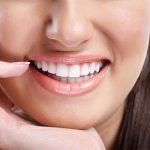 Răng sứ bị hở - Dấu hiệu và cách khắc phục an toàn hiệu quả