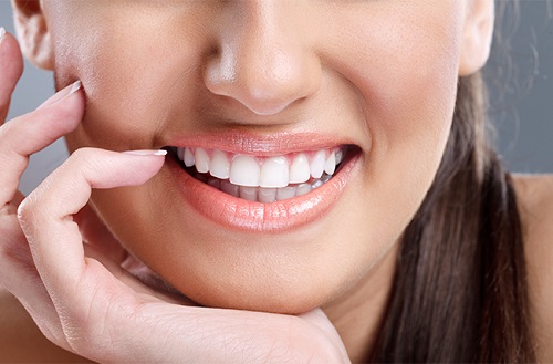 Dấu hiệu răng sứ bị hở - Cách khắc phục 1